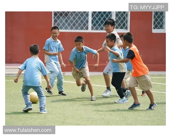 足球明星接龙高清图片展示尽显球场风采与激情瞬间